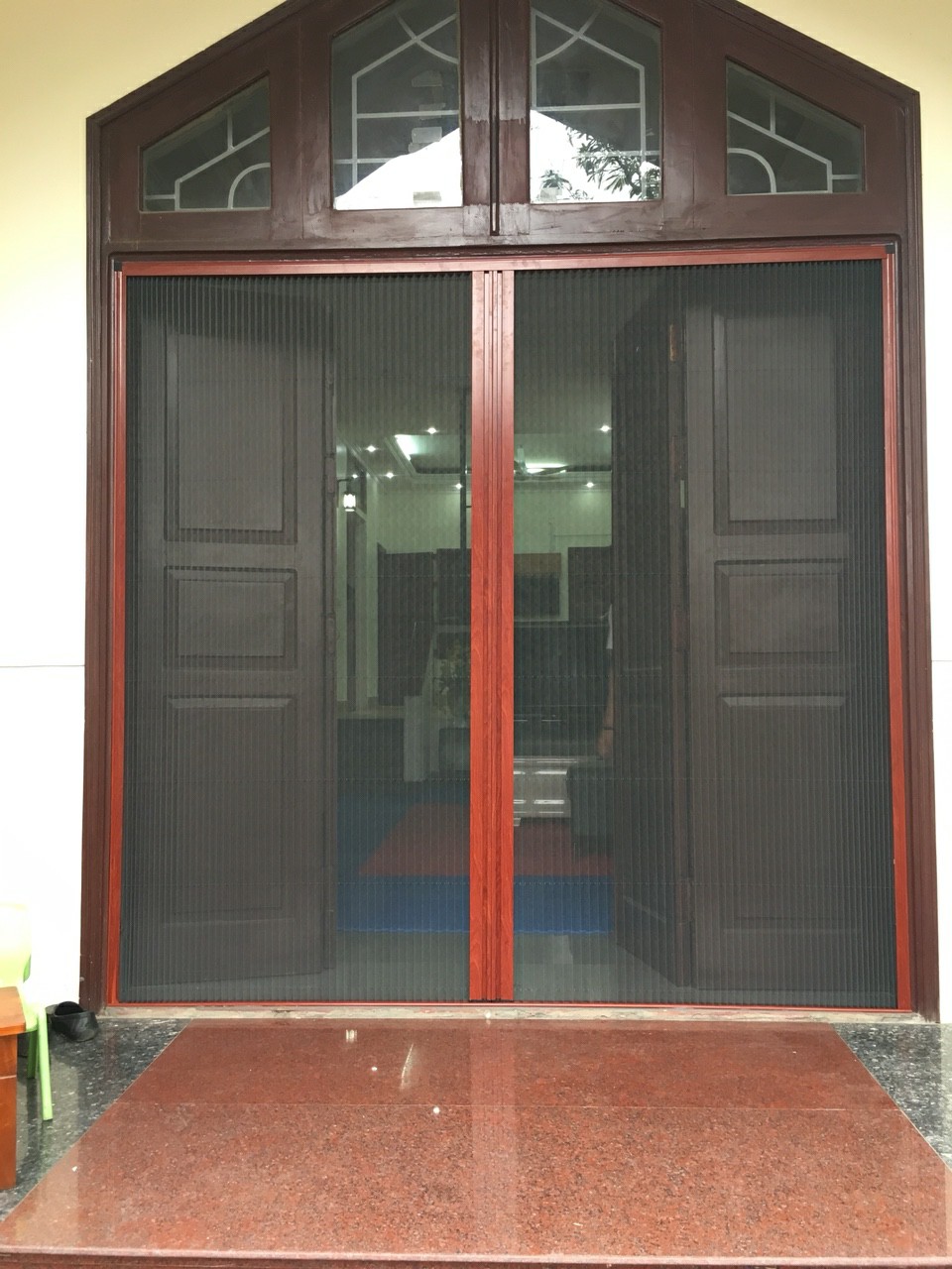 Alo House thi công cửa lưới chống côn trùng xếp xích không ray 2 cánh 03 MSP SWC-2