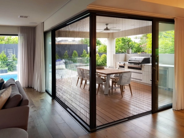 Alo House thi công cửa lưới chống muỗi xếp xích ghép cánh hệ không ray 01 MSP SWC - GC