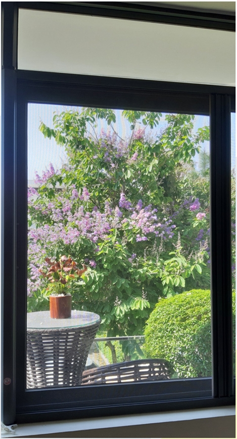 Ảnh thi công cửa lưới chống muỗi cuốn lên của Alo House